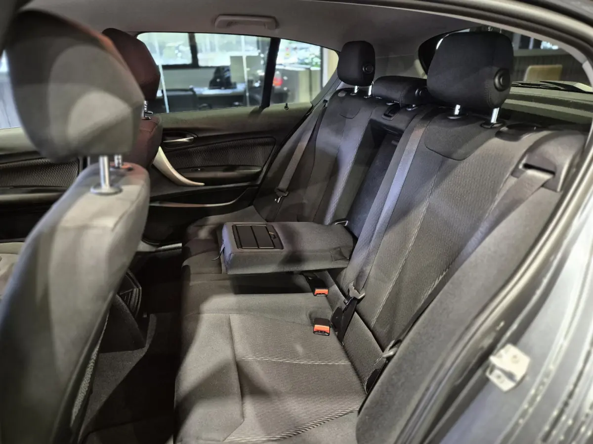 116i Executive Navigatie | Verw. stoelen| Sensoren | Trekhaak | Nette auto