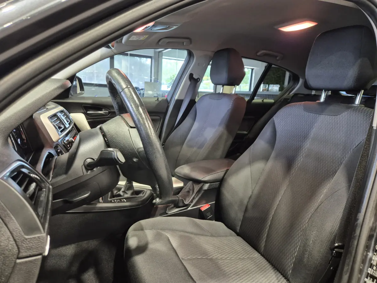 116i Executive Navigatie | Verw. stoelen| Sensoren | Trekhaak | Nette auto