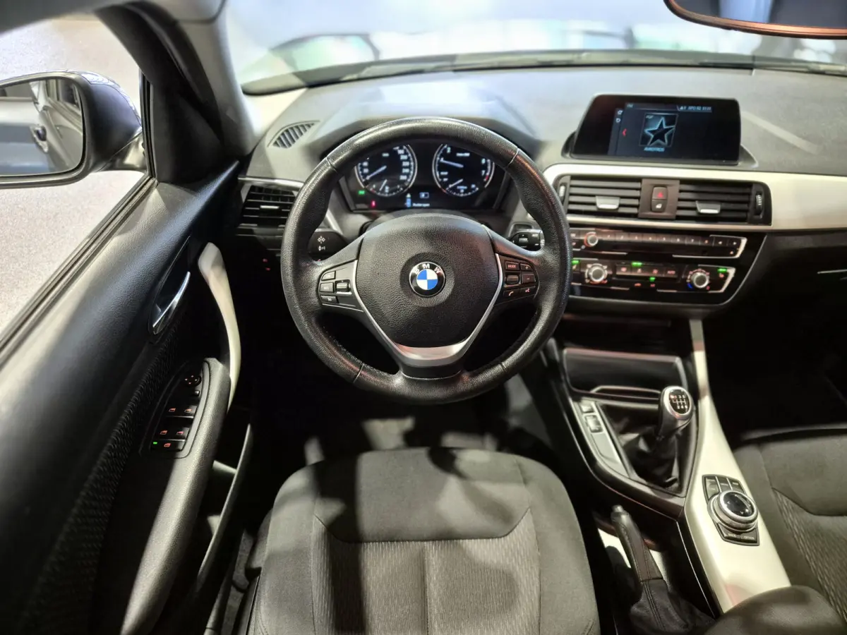 116i Executive Navigatie | Verw. stoelen| Sensoren | Trekhaak | Nette auto