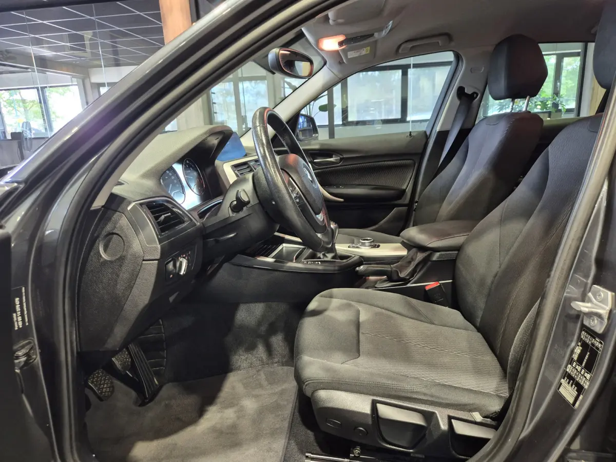 116i Executive Navigatie | Verw. stoelen| Sensoren | Trekhaak | Nette auto