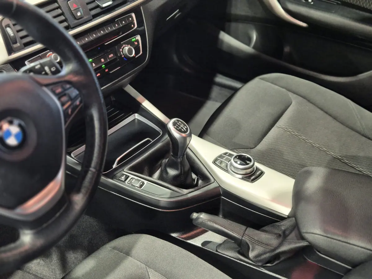 116i Executive Navigatie | Verw. stoelen| Sensoren | Trekhaak | Nette auto