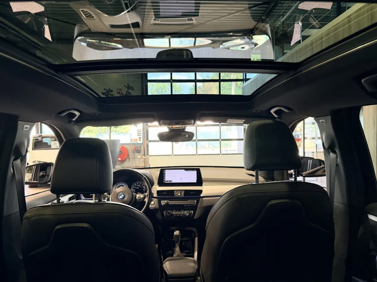 xDrive25e High Executive M-Sport | Panorama | HUD | Camera | Carplay