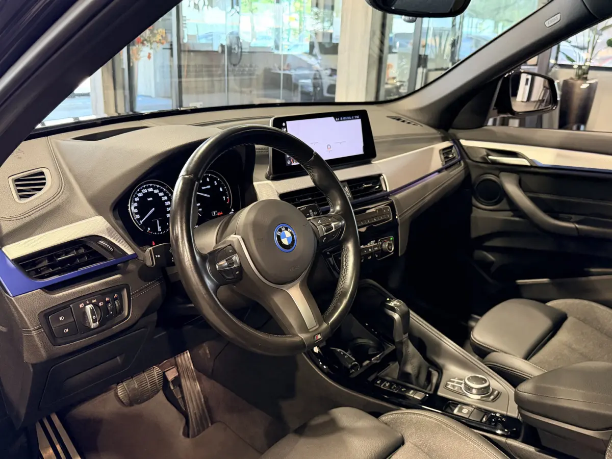 xDrive25e High Executive M-Sport | Panorama | HUD | Camera | Carplay