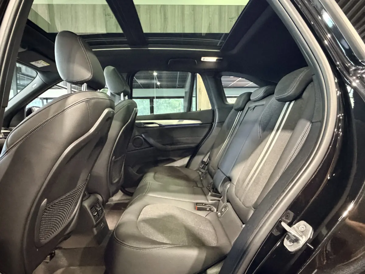 xDrive25e High Executive M-Sport | Panorama | HUD | Camera | Carplay