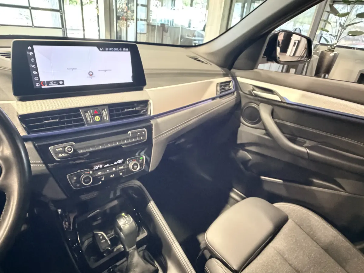 xDrive25e High Executive M-Sport | Panorama | HUD | Camera | Carplay