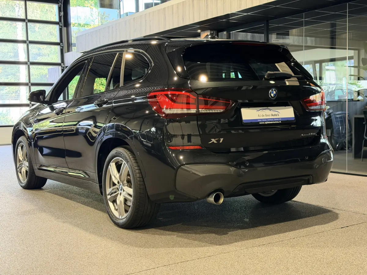 xDrive25e High Executive M-Sport | Panorama | HUD | Camera | Carplay