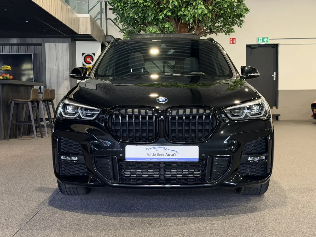 xDrive25e High Executive M-Sport | Panorama | HUD | Camera | Carplay