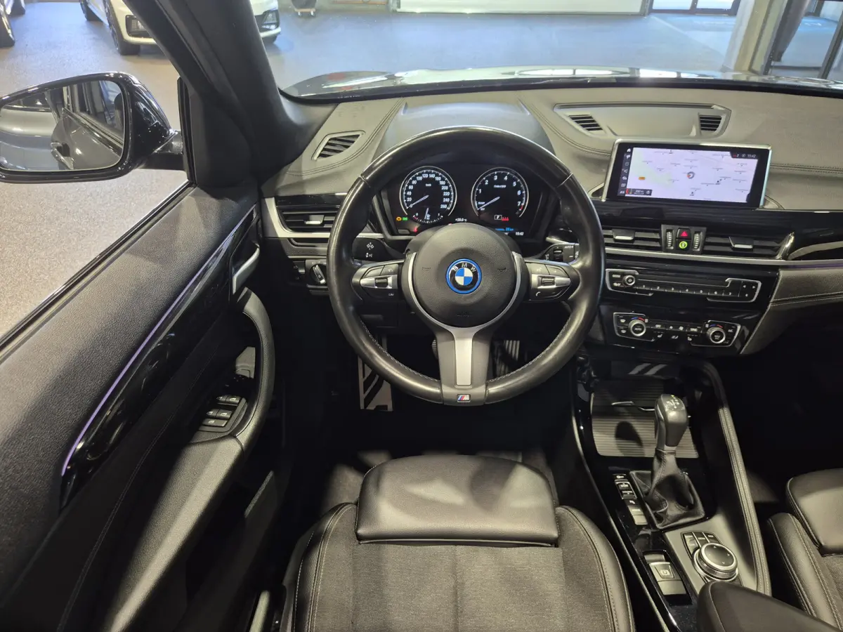 xDrive25e eDrive Edition M-Sport | Panorama | 19” | Camera | Electrische stoelen | CarPlay