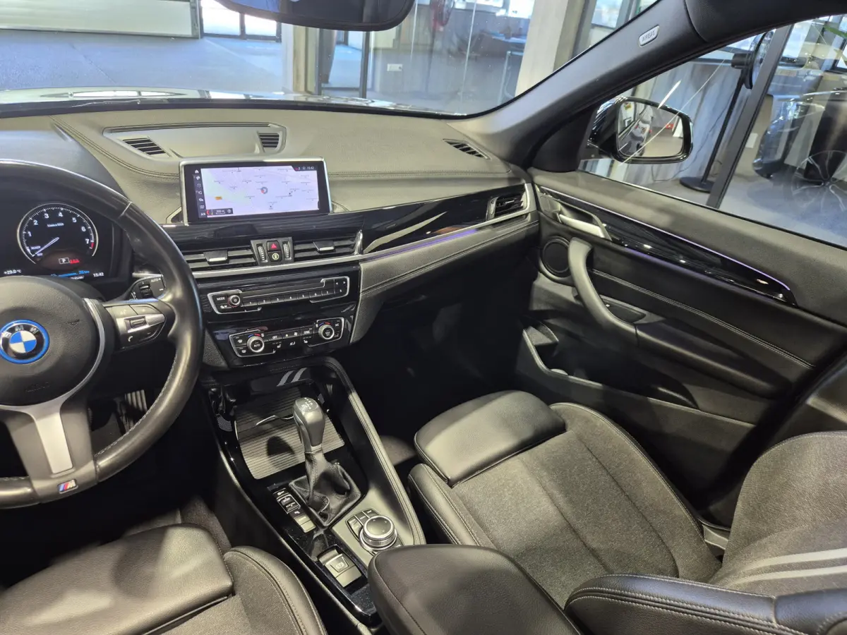 xDrive25e eDrive Edition M-Sport | Panorama | 19” | Camera | Electrische stoelen | CarPlay