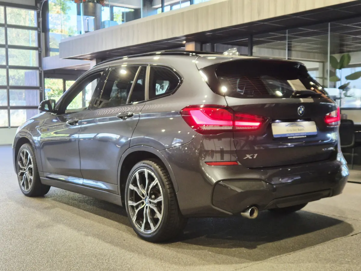 xDrive25e eDrive Edition M-Sport | Panorama | 19” | Camera | Electrische stoelen | CarPlay