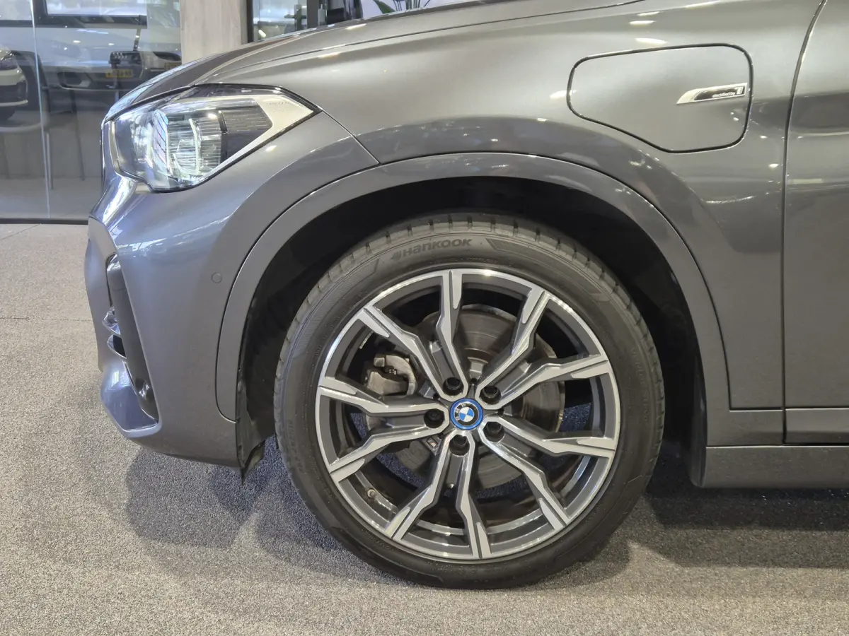 xDrive25e eDrive Edition M-Sport | Panorama | 19” | Camera | Electrische stoelen | CarPlay