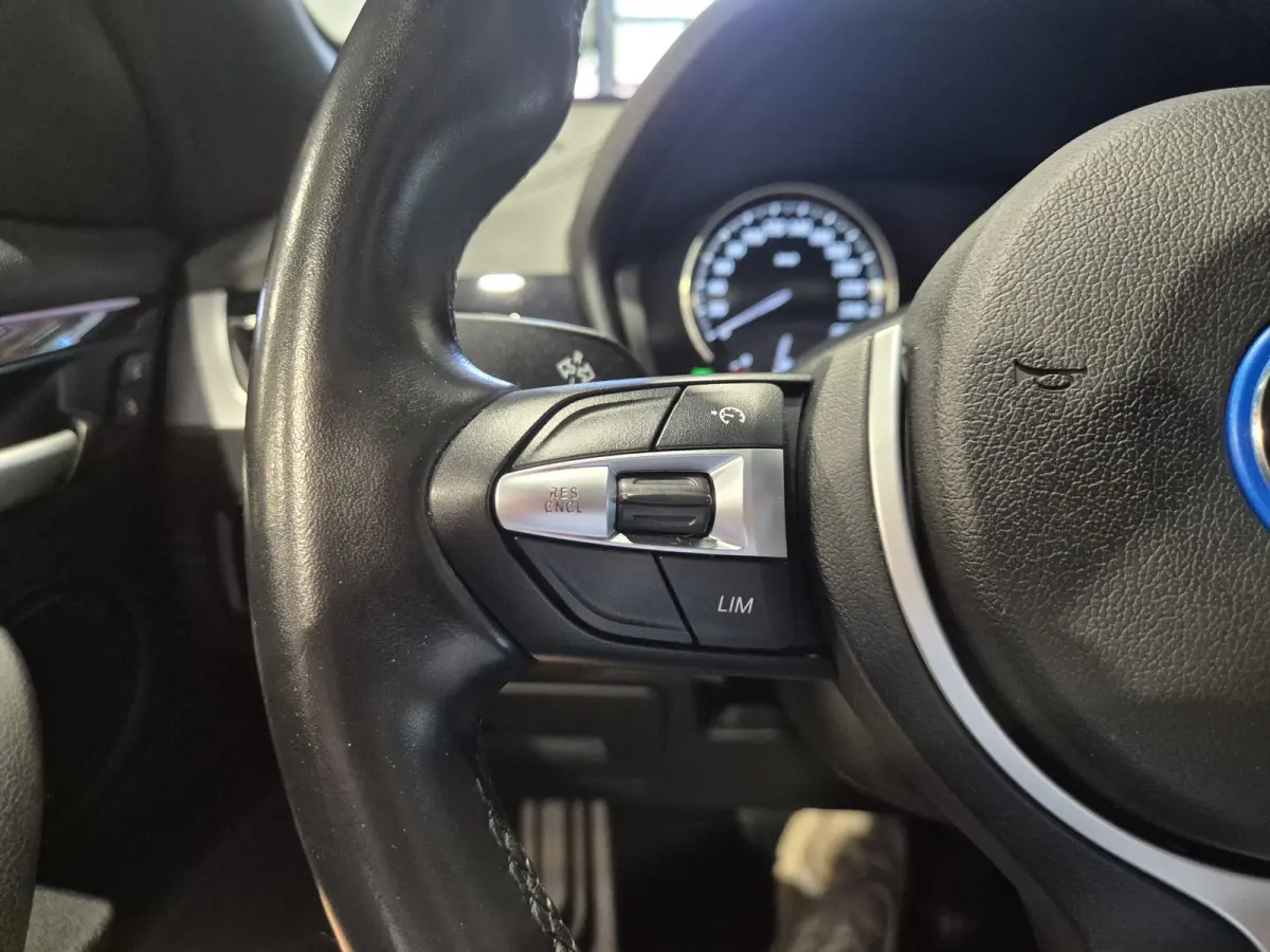 xDrive25e eDrive Edition M-Sport | Panorama | 19” | Camera | Electrische stoelen | CarPlay