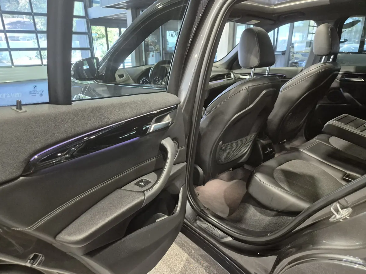 xDrive25e eDrive Edition M-Sport | Panorama | 19” | Camera | Electrische stoelen | CarPlay