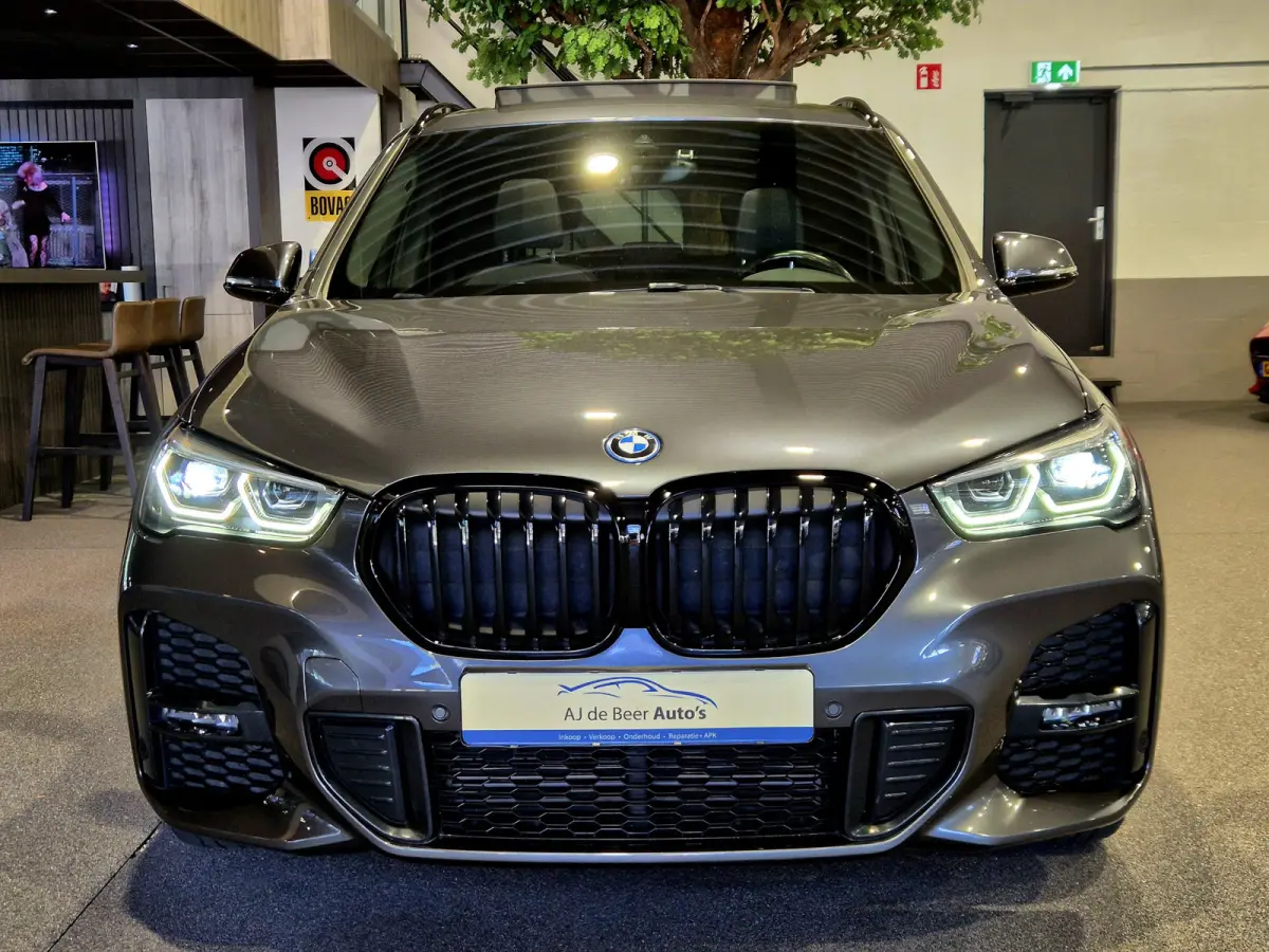 xDrive25e eDrive Edition M-Sport | Panorama | 19” | Camera | Electrische stoelen | CarPlay