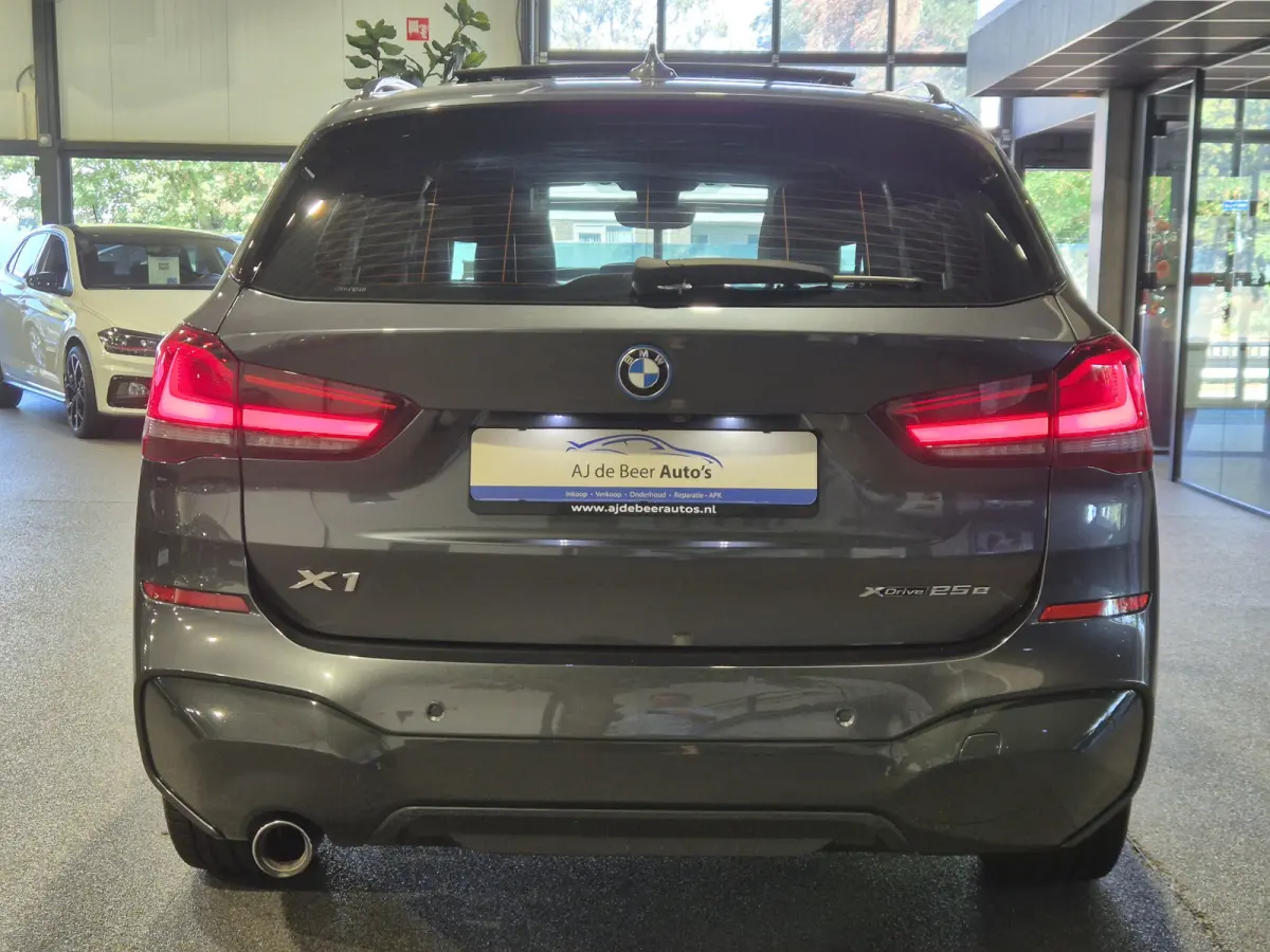 xDrive25e eDrive Edition M-Sport | Panorama | 19” | Camera | Electrische stoelen | CarPlay