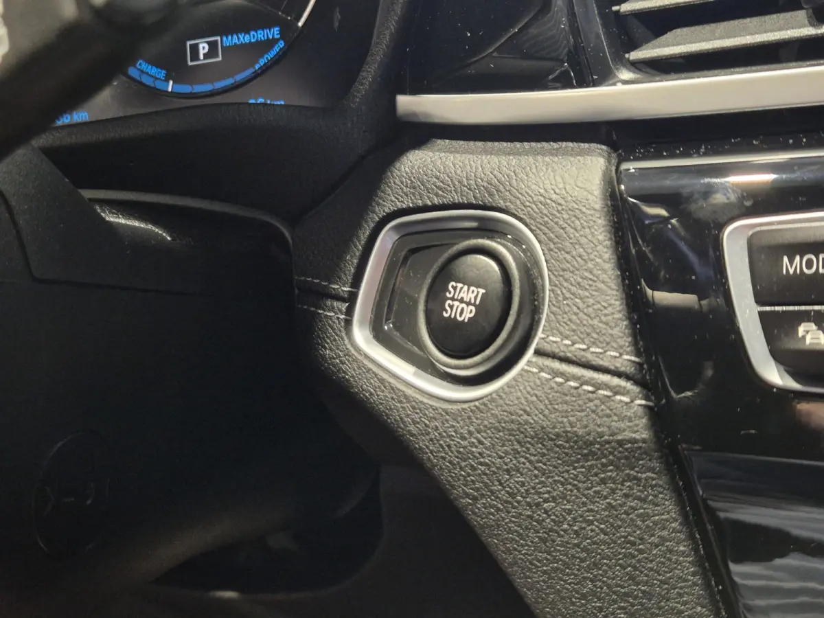 xDrive25e eDrive Edition M-Sport | Panorama | 19” | Camera | Electrische stoelen | CarPlay