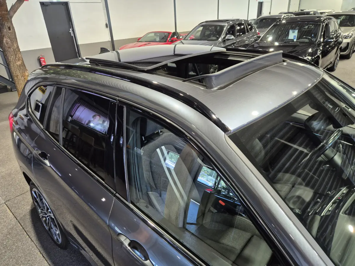 xDrive25e eDrive Edition M-Sport | Panorama | 19” | Camera | Electrische stoelen | CarPlay