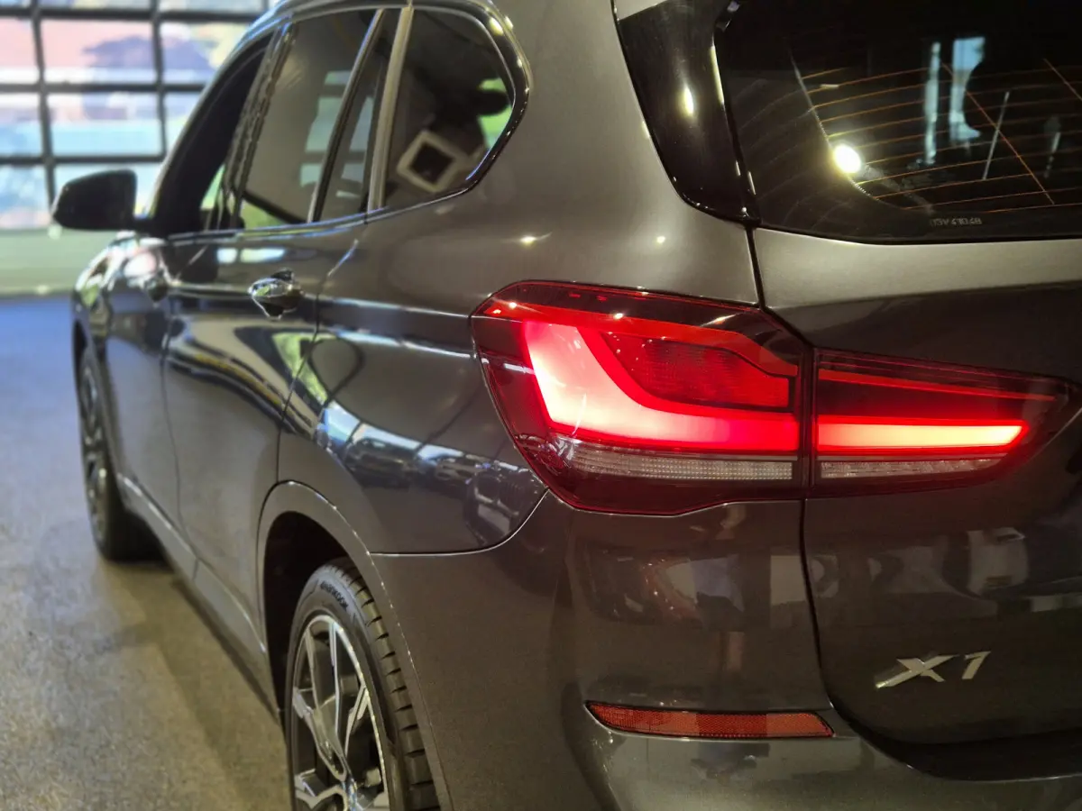 xDrive25e eDrive Edition M-Sport | Panorama | 19” | Camera | Electrische stoelen | CarPlay