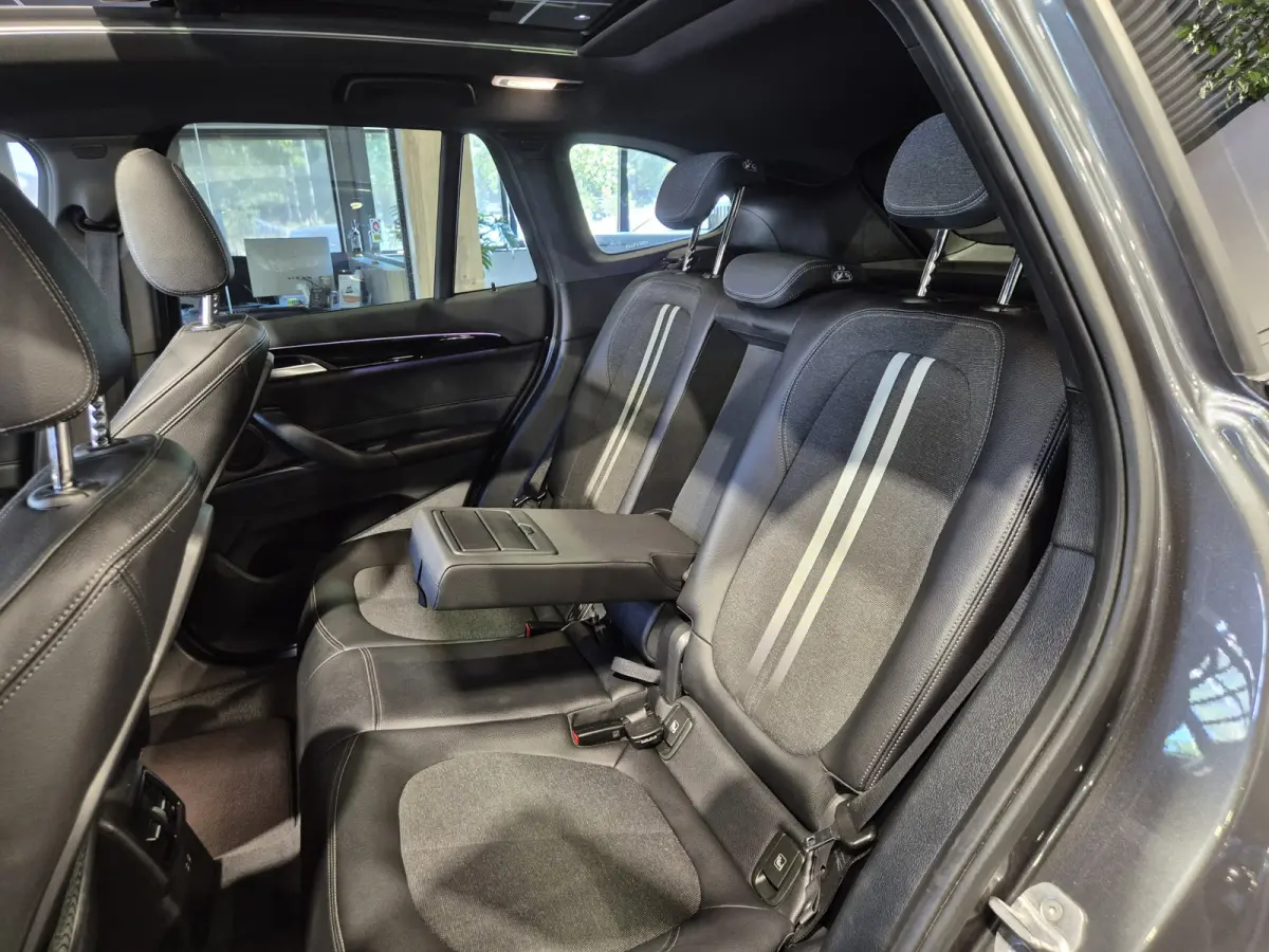 xDrive25e eDrive Edition M-Sport | Panorama | 19” | Camera | Electrische stoelen | CarPlay