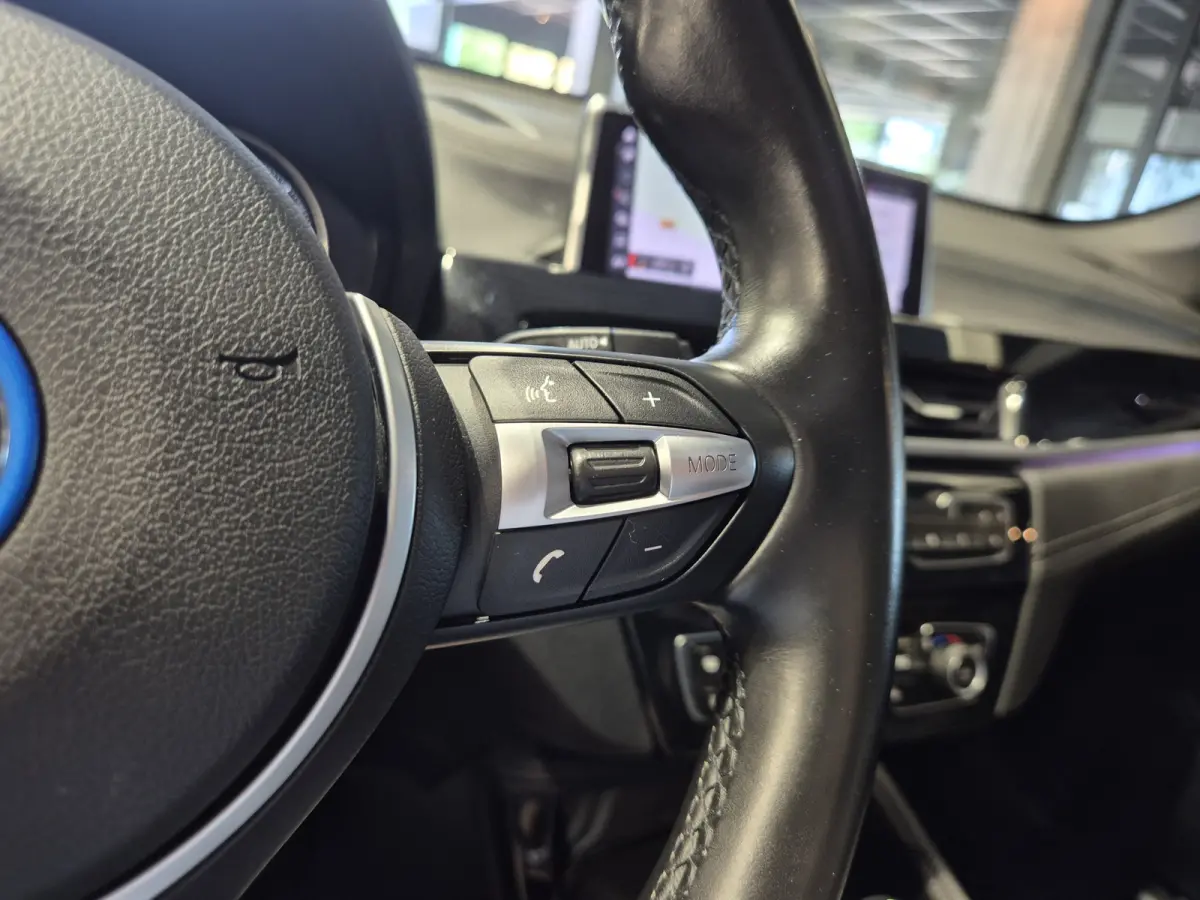 xDrive25e eDrive Edition M-Sport | Panorama | 19” | Camera | Electrische stoelen | CarPlay