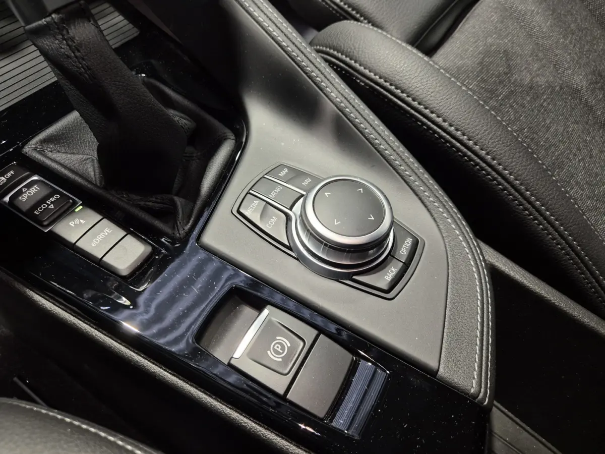 xDrive25e Executive Sportline | Sparkling Brown | Camera | HUD | Stoelverwarming