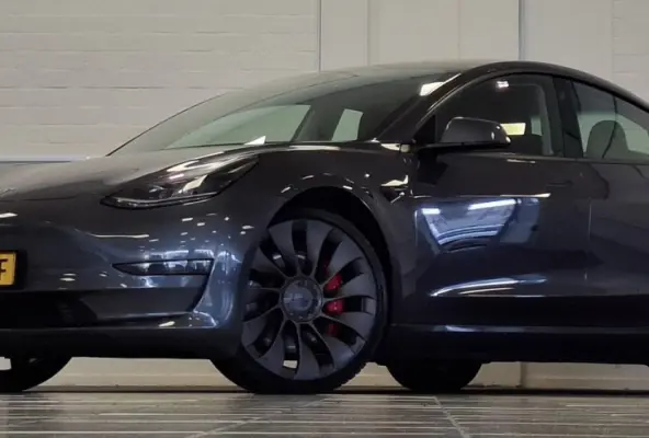 Performance AWD 75 kWh Soh 86,2% Full FSD 463pk 3,4 0-100