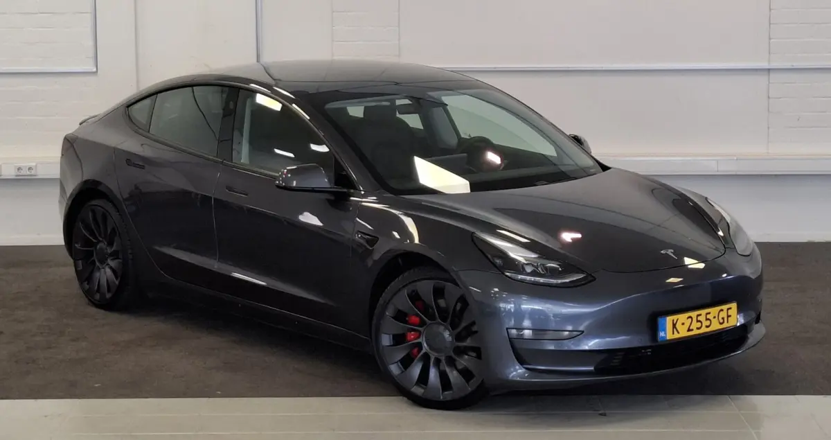 Performance AWD 75 kWh Soh 86,2% Full FSD 463pk 3,4 0-100
