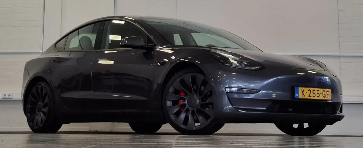 Performance AWD 75 kWh Soh 86,2% Full FSD 463pk 3,4 0-100
