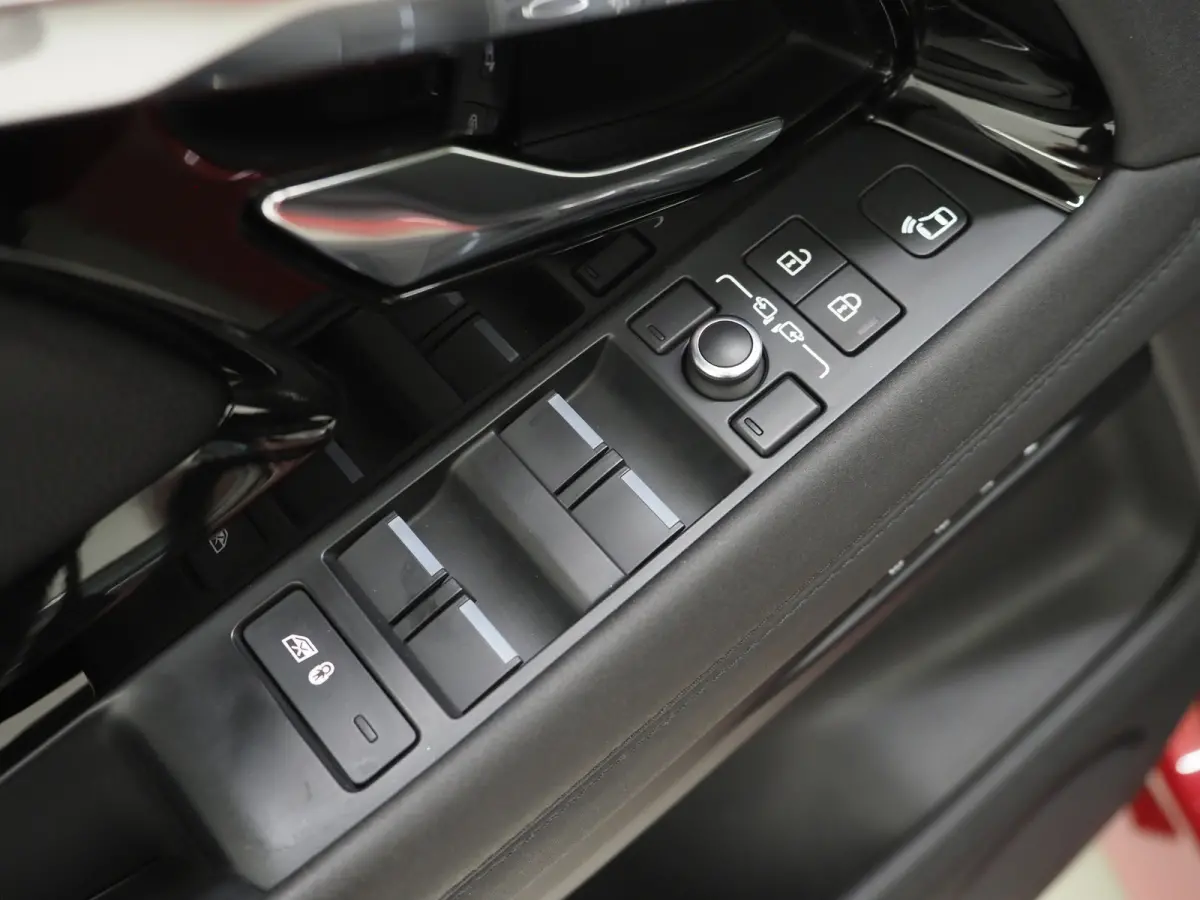 1.5 P300e AWD SE | Panoramadak | Leder | Trekhaak | 360 | Memory | Keyless | Virtual | Dodehoek | Carplay