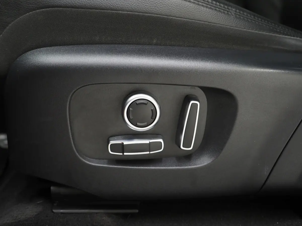 1.5 P300e AWD SE | Panoramadak | Leder | Trekhaak | 360 | Memory | Keyless | Virtual | Dodehoek | Carplay