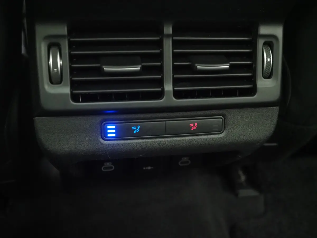 1.5 P300e AWD SE | Panoramadak | Leder | Trekhaak | 360 | Memory | Keyless | Virtual | Dodehoek | Carplay