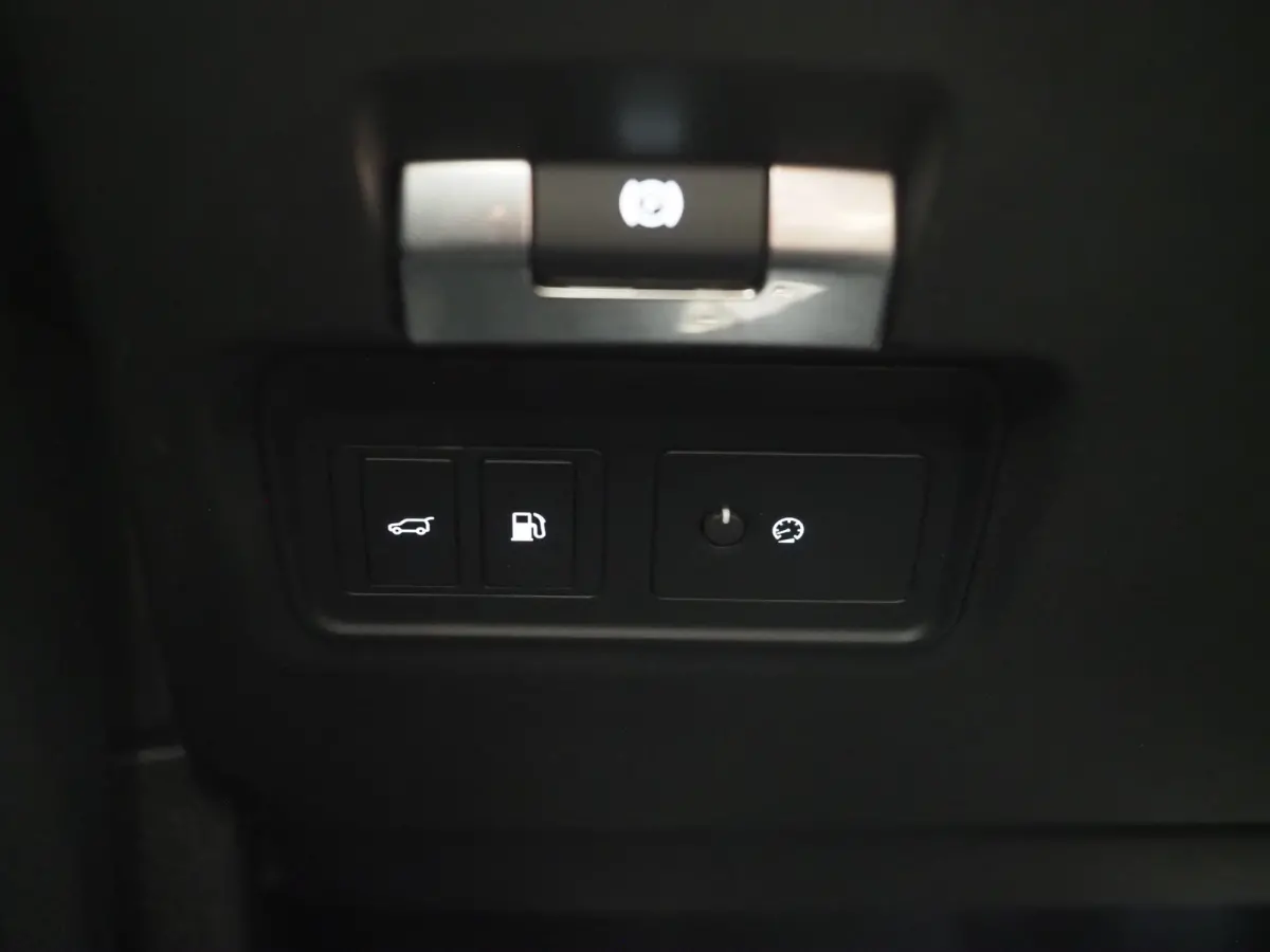 1.5 P300e AWD SE | Panoramadak | Leder | Trekhaak | 360 | Memory | Keyless | Virtual | Dodehoek | Carplay