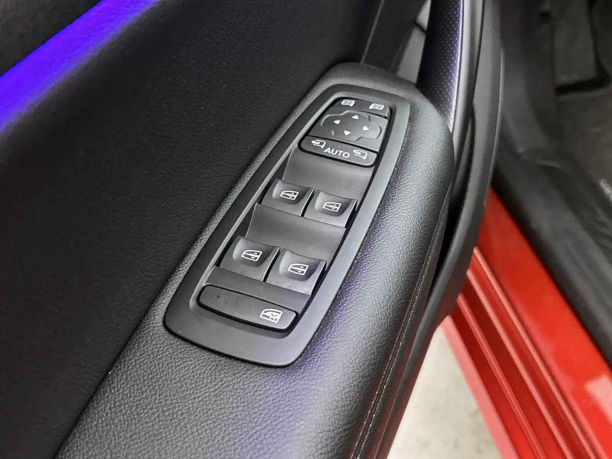 Estate 1.6 Plug-In Hybrid 160 Business Edition One | Automaat | Panoramadak | Lederen Bekleding | Stoel + Stuurverwarming | Camera | Sfeerverlichting |