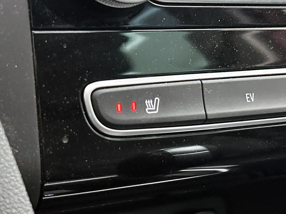 Estate 1.6 Plug-In Hybrid 160 Business Edition One | Automaat | Panoramadak | Lederen Bekleding | Stoel + Stuurverwarming | Camera | Sfeerverlichting |