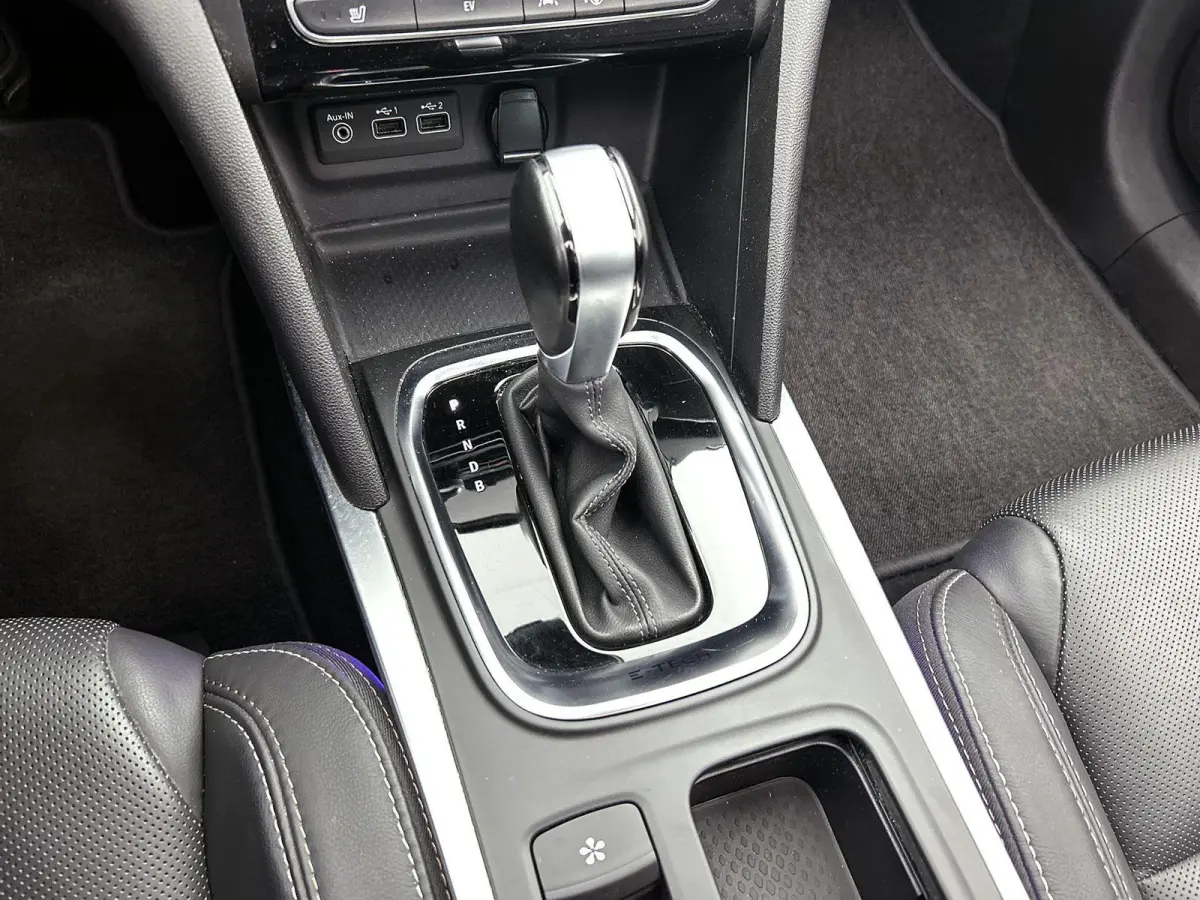 Estate 1.6 Plug-In Hybrid 160 Business Edition One | Automaat | Panoramadak | Lederen Bekleding | Stoel + Stuurverwarming | Camera | Sfeerverlichting |