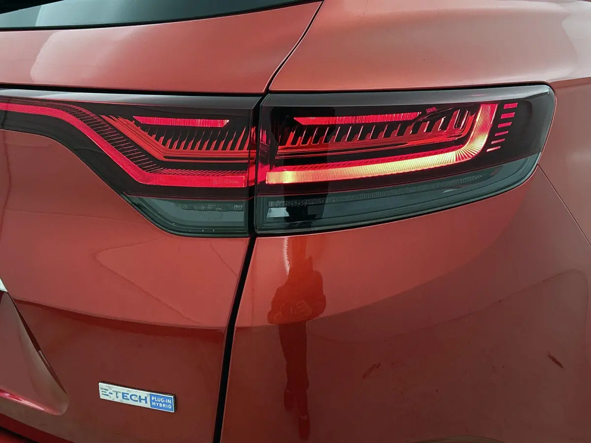 Estate 1.6 Plug-In Hybrid 160 Business Edition One | Automaat | Panoramadak | Lederen Bekleding | Stoel + Stuurverwarming | Camera | Sfeerverlichting |