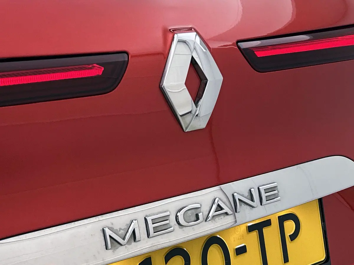 Estate 1.6 Plug-In Hybrid 160 Business Edition One | Automaat | Panoramadak | Lederen Bekleding | Stoel + Stuurverwarming | Camera | Sfeerverlichting |