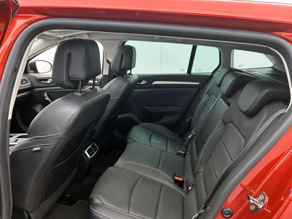 Estate 1.6 Plug-In Hybrid 160 Business Edition One | Automaat | Panoramadak | Lederen Bekleding | Stoel + Stuurverwarming | Camera | Sfeerverlichting |