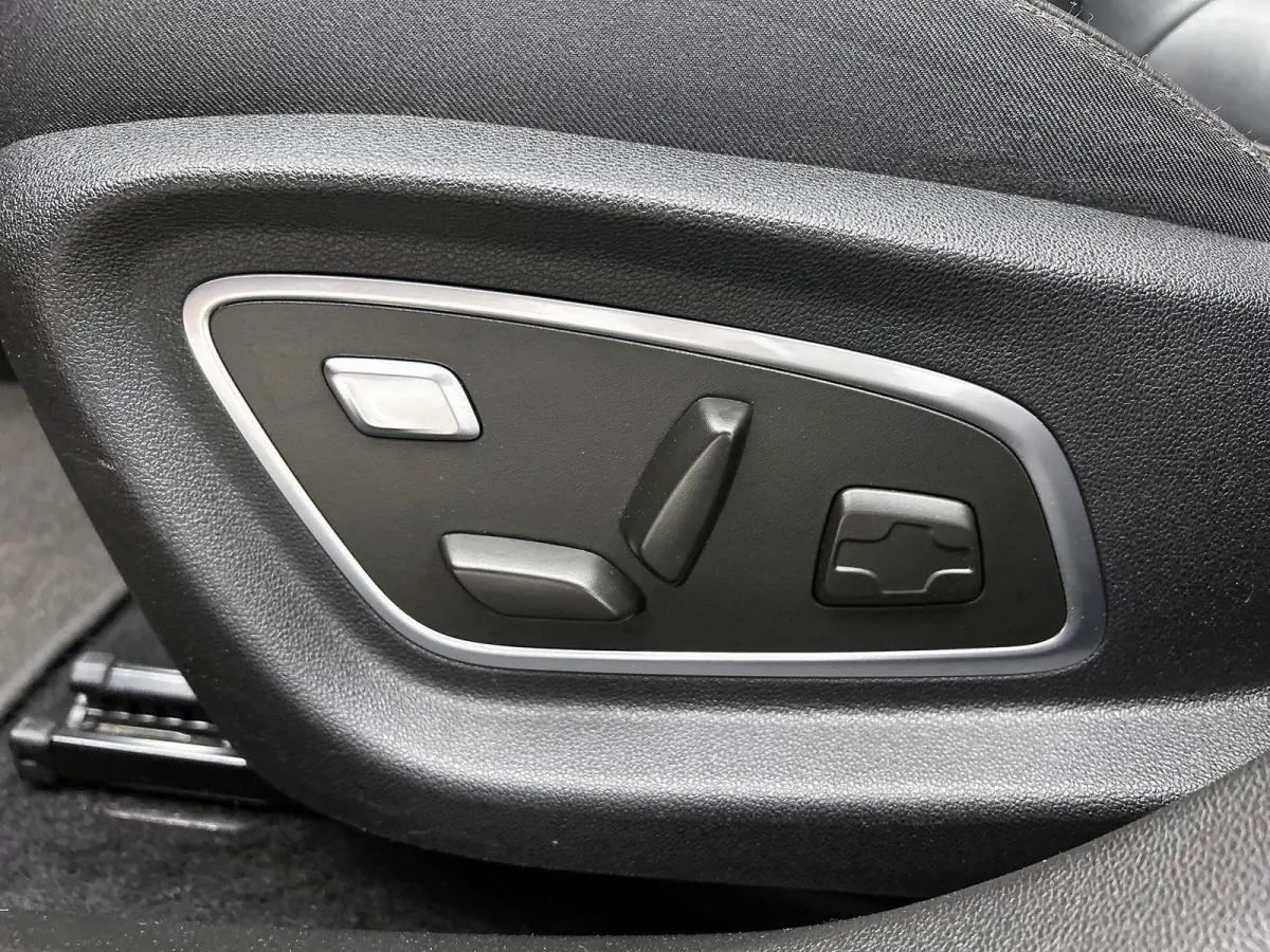 Estate 1.6 Plug-In Hybrid 160 Business Edition One | Automaat | Panoramadak | Lederen Bekleding | Stoel + Stuurverwarming | Camera | Sfeerverlichting |
