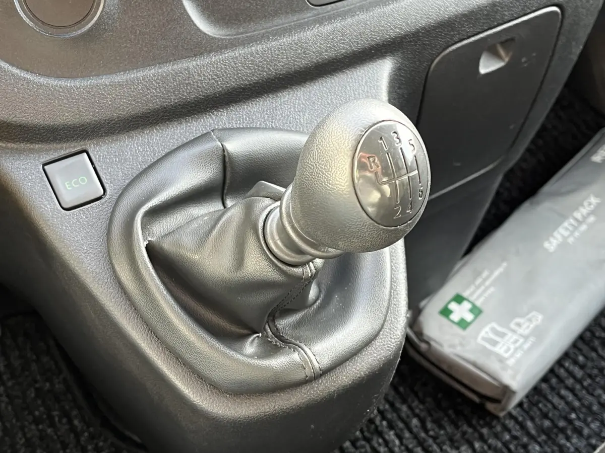 1.6 dCi T27 L1H1 Comfort*CRUISE*A/C*HAAK*TEL*3PERS