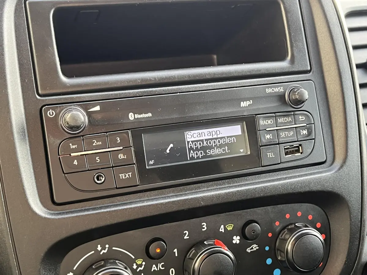 1.6 dCi T27 L1H1 Comfort*CRUISE*A/C*HAAK*TEL*3PERS