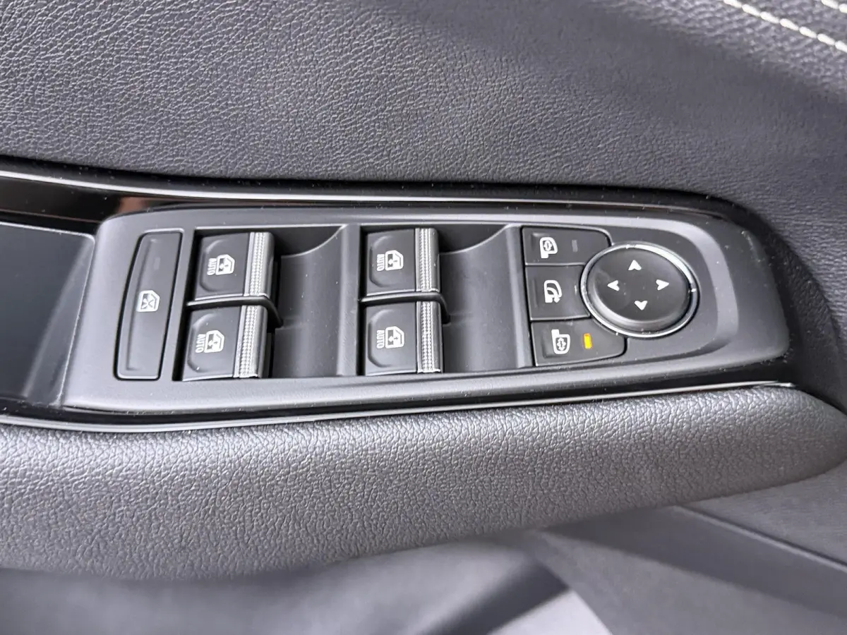 techno full hybrid E-Tech 200 | pack comfort | panoramisch vast glazen dak |
