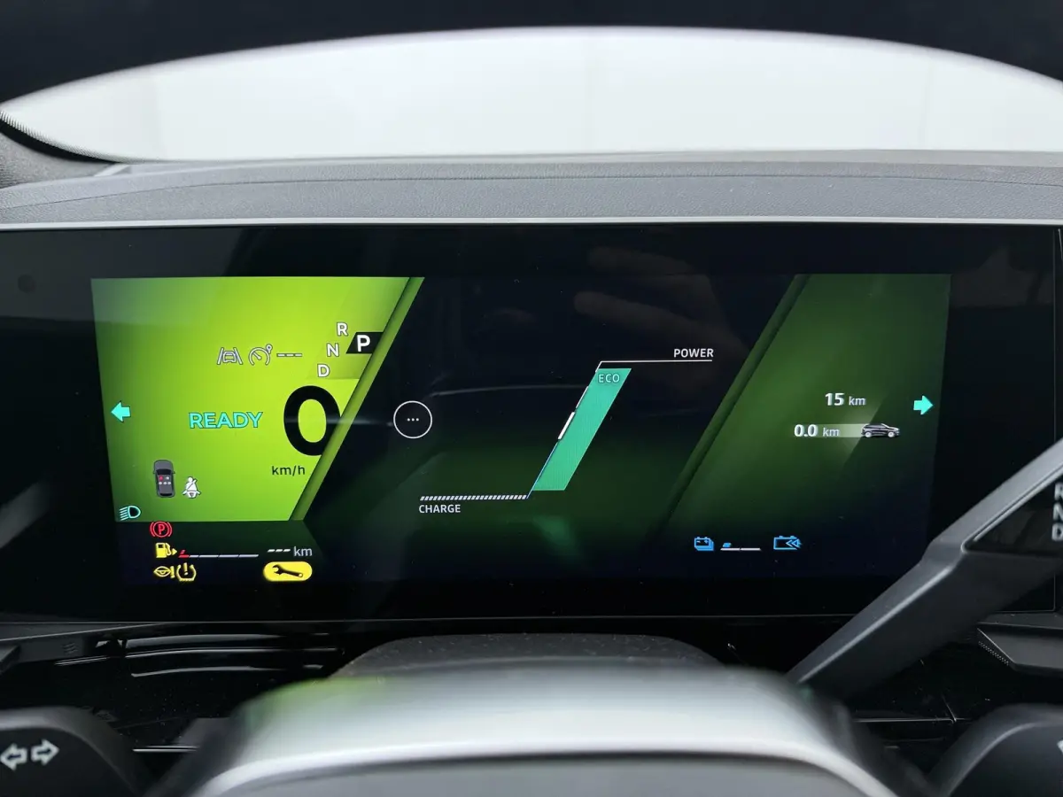 techno full hybrid E-Tech 200 | pack comfort | panoramisch vast glazen dak |