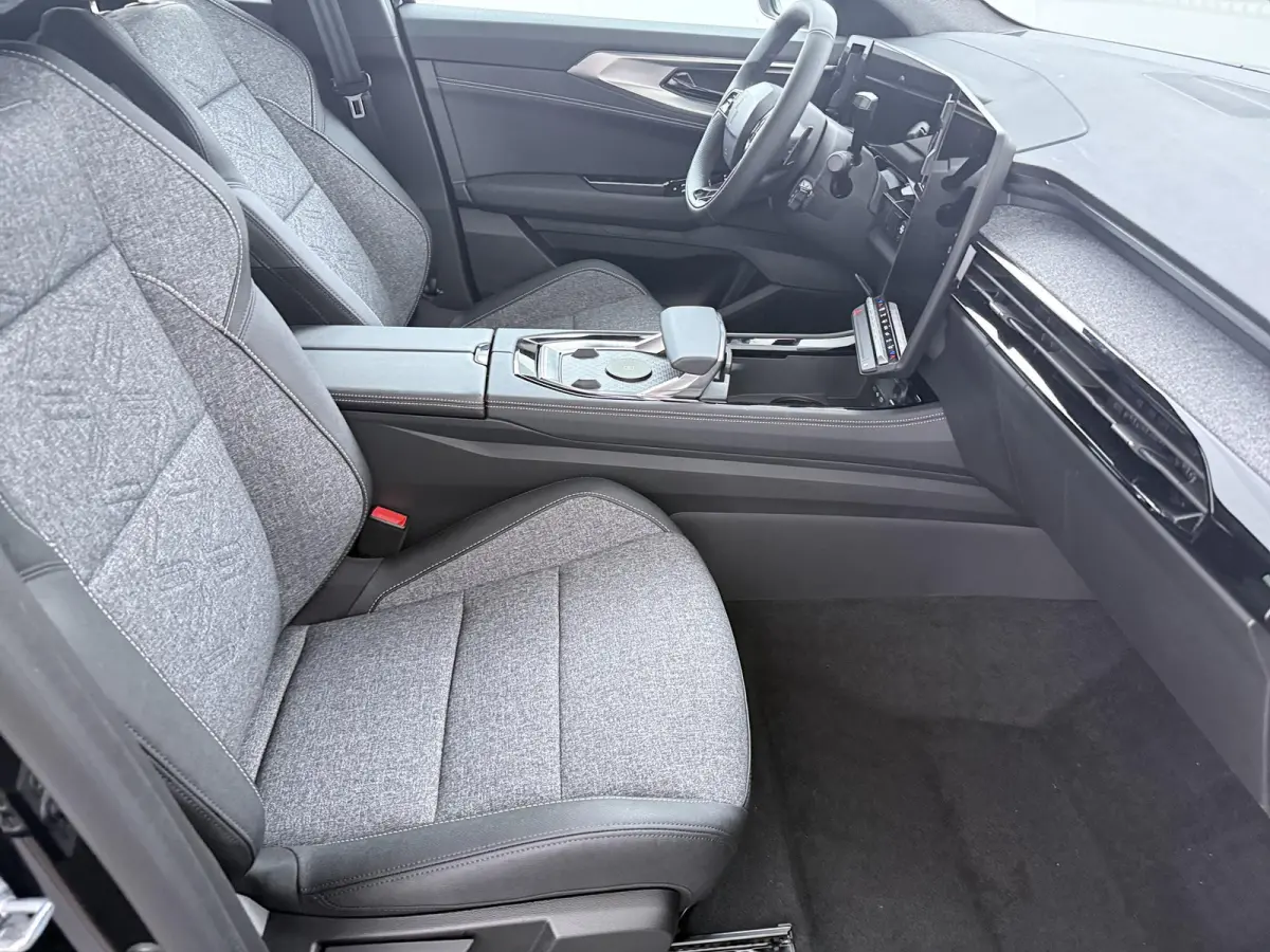 techno full hybrid E-Tech 200 | pack comfort | panoramisch vast glazen dak |