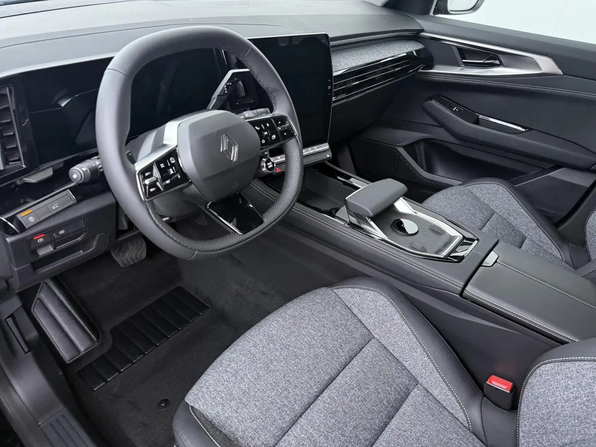 techno full hybrid E-Tech 200 | pack comfort | panoramisch vast glazen dak |