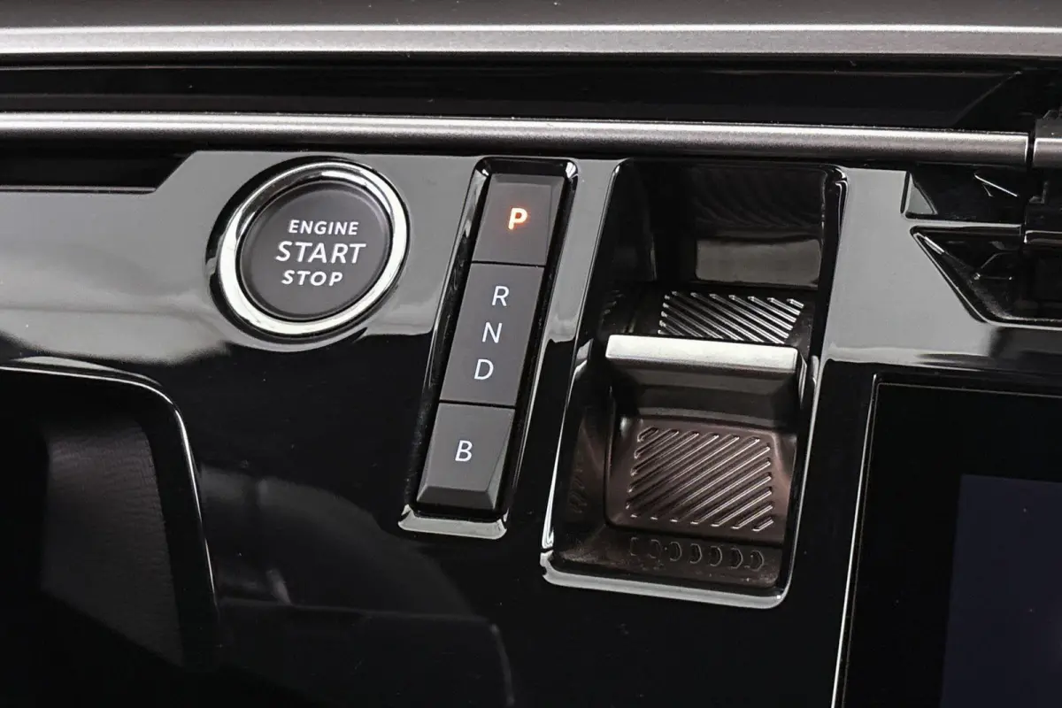 1.6 Plug-in Hybrid 195 Allure 7p Stoelverwarming 360 Camera Keyless 19"