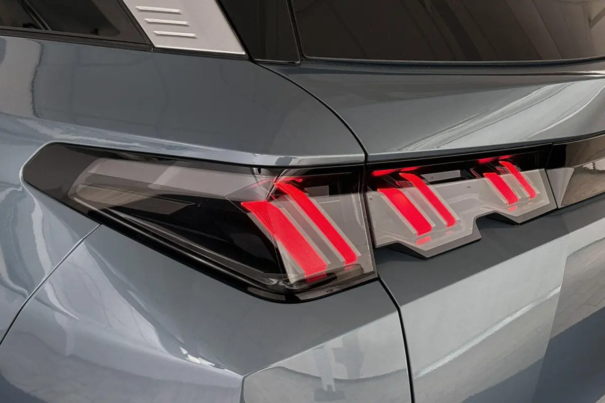 1.6 Plug-in Hybrid 195 Allure 7p Stoelverwarming 360 Camera Keyless 19"