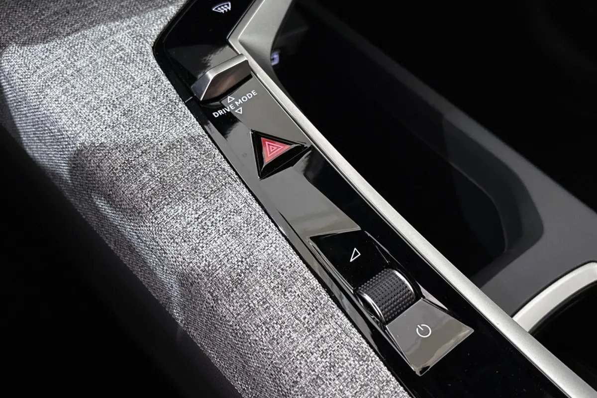 1.6 Plug-in Hybrid 195 Allure 7p Stoelverwarming 360 Camera Keyless 19"