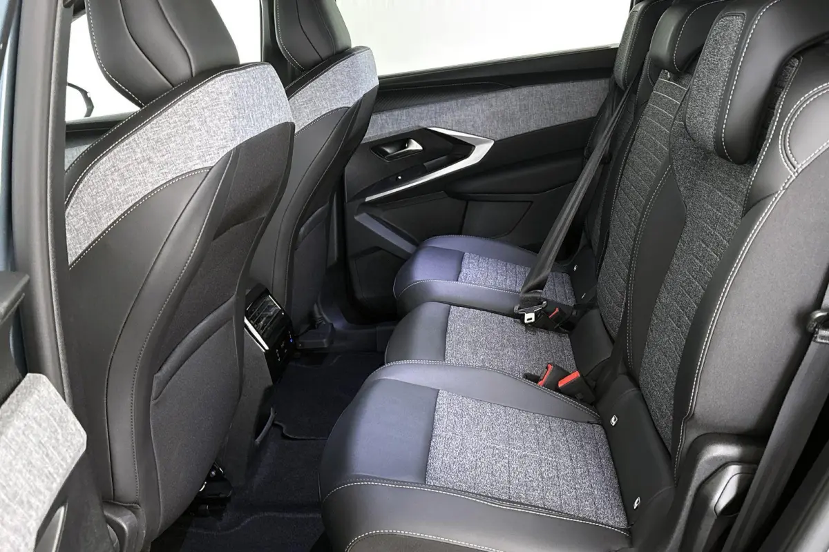 1.6 Plug-in Hybrid 195 Allure 7p Stoelverwarming 360 Camera Keyless 19"