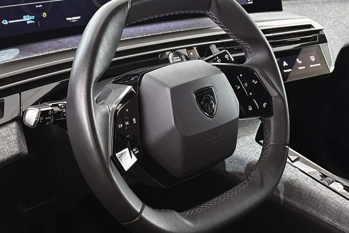 1.6 Plug-in Hybrid 195 Allure 7p Stoelverwarming 360 Camera Keyless 19"